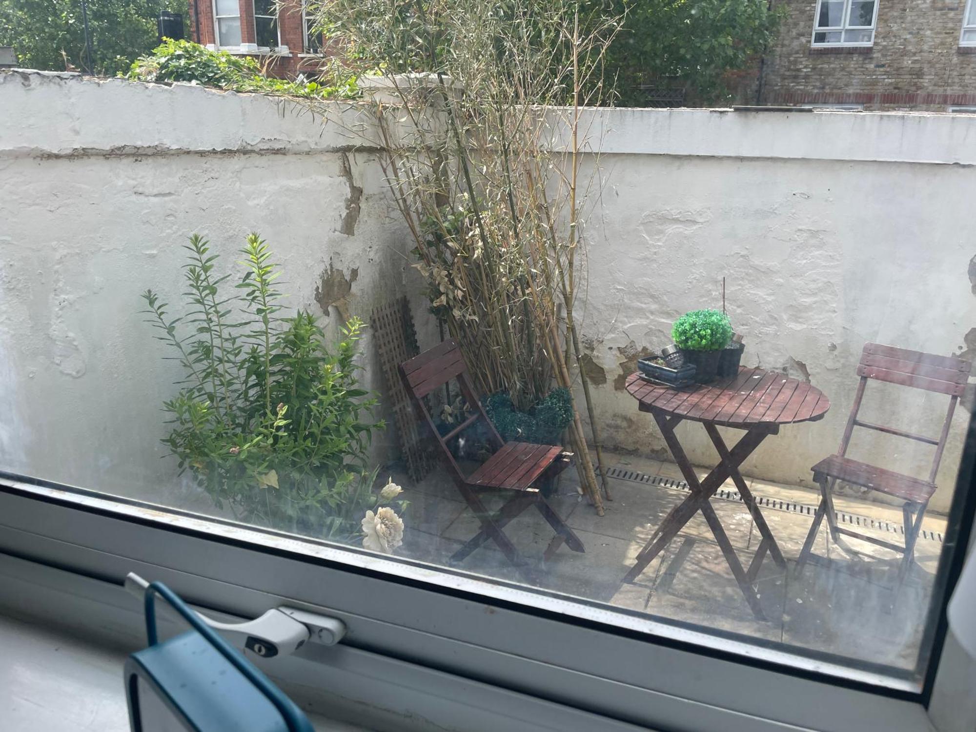 And Private Bathroom In The Whitehouse Homestay London